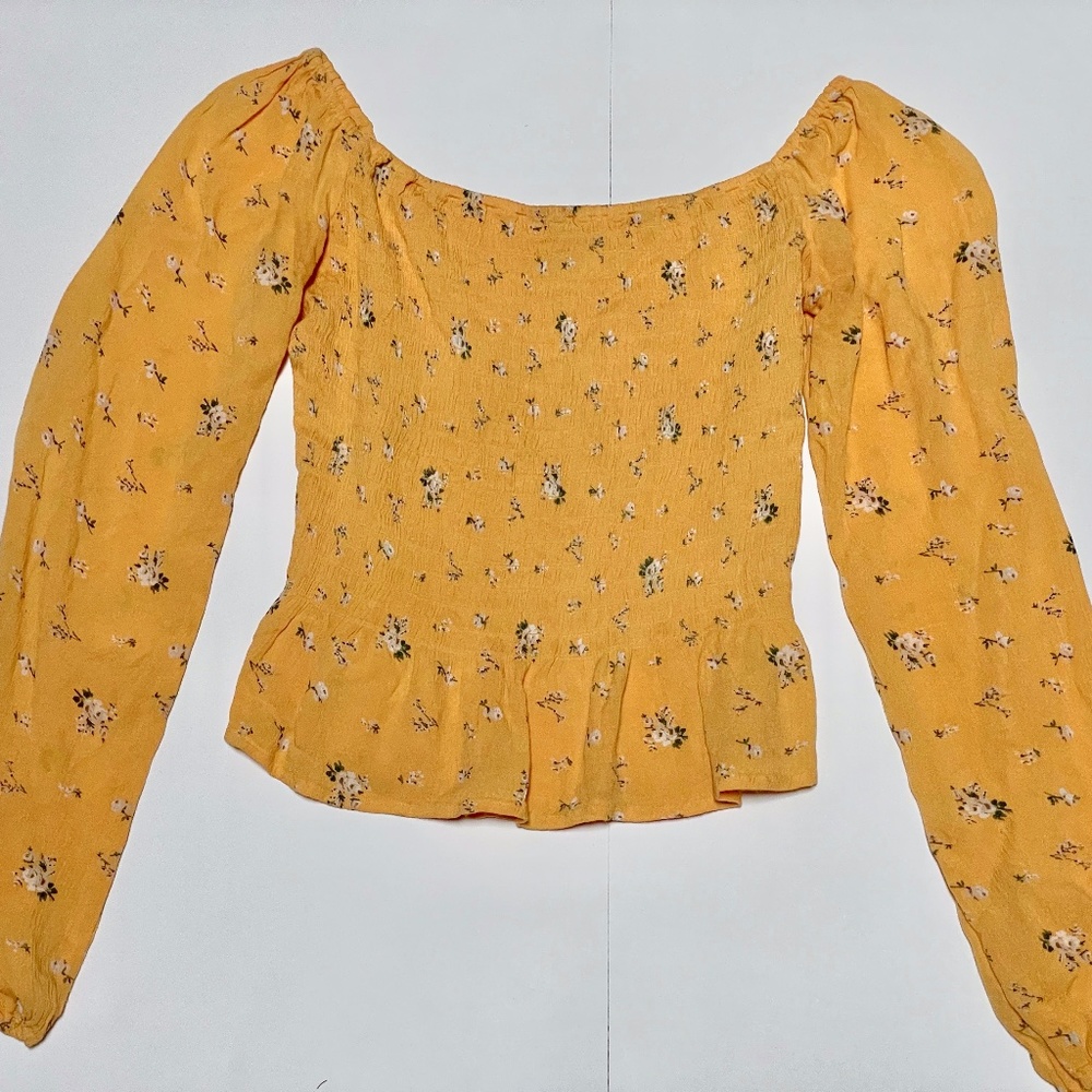 Hollister Women's BALLOON-SLEEVE SMOCKED CROP TOP